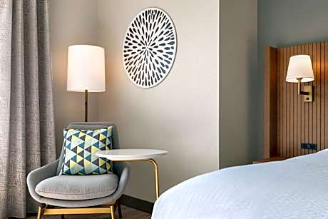 1 King Suite Communications Accessible Tub