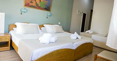 Triple Room with City View