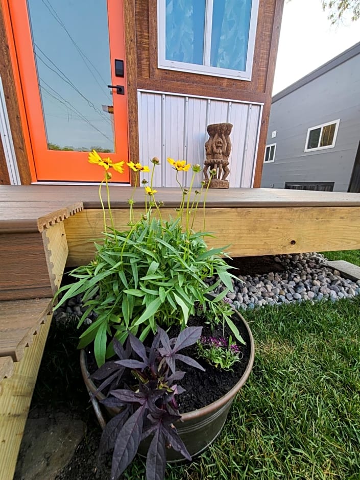 Tiny Digs Lakeshore - Tiny House Lodging