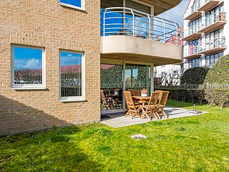 Ground floor apartment with large garden