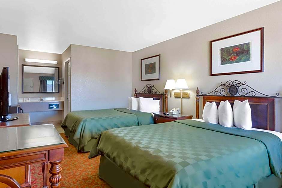 Days Inn by Wyndham Kingman East