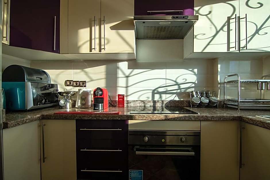 2BR Sunset Pool Beach 6 min Parking & WiFi