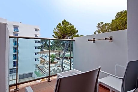 DOUBLE ROOM 2 ADULTS + 1 CHILD
