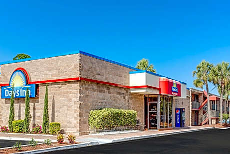 Days Inn by Wyndham Bradenton - Near the Gulf