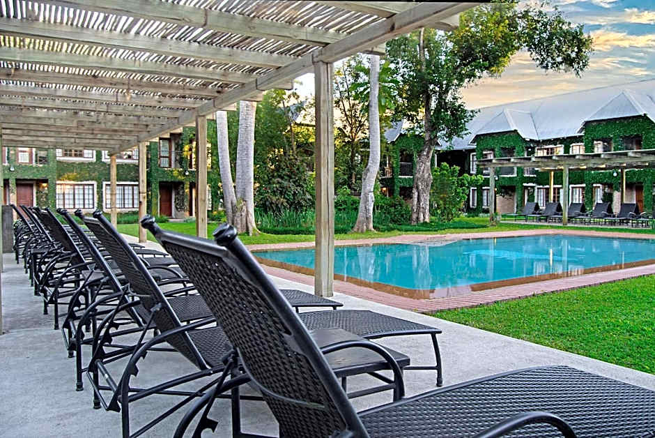 Hippo Hollow Country Estate