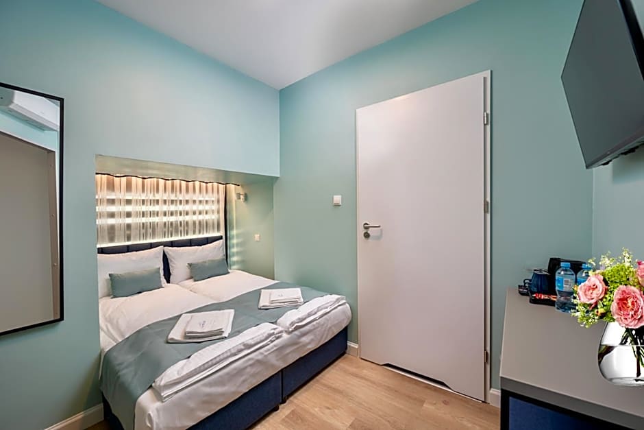 JESS INN Hostel Rondo Charles de Gaulle