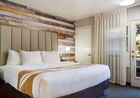 King Room - Non-Smoking