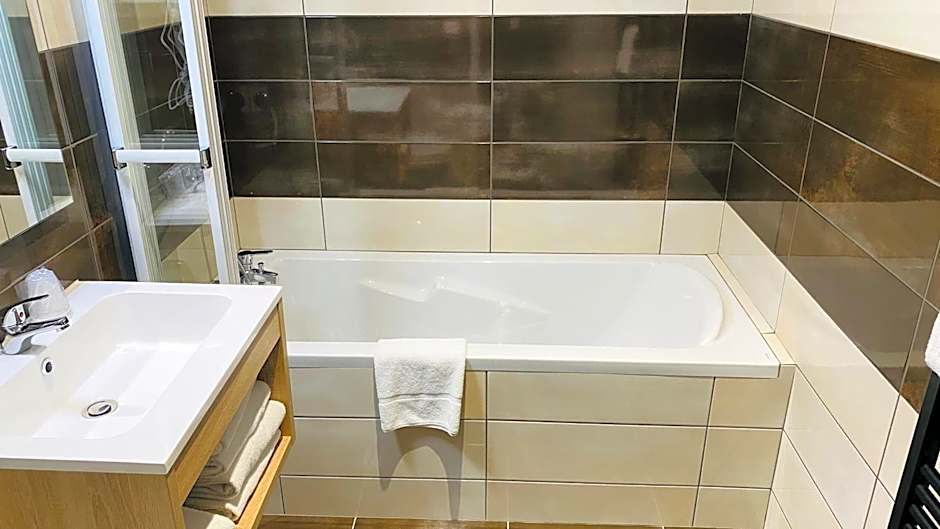 Hotel Martinez Grenay