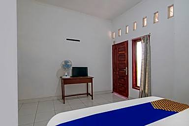 SPOT ON 92498 Fanni Homestay