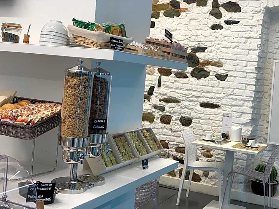 Adalesia Hotel & Coffee