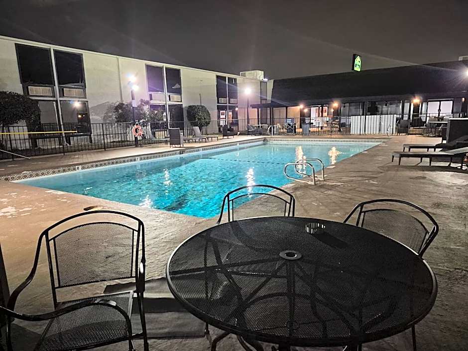 The Inn And Suites At 34 Fifty