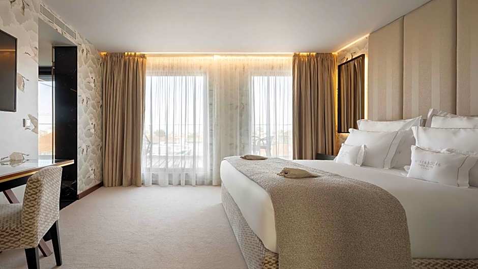 Wine & Books Porto Hotel