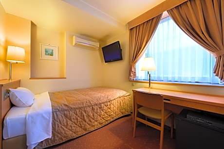 Single Room with Bathroom - Smoking