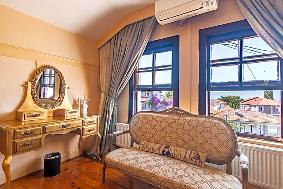 Büyükada Anastasia Meziki History Mansion