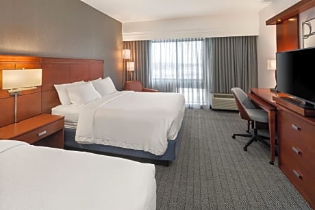 Queen Room with Two Queen Beds - Hearing Accessible