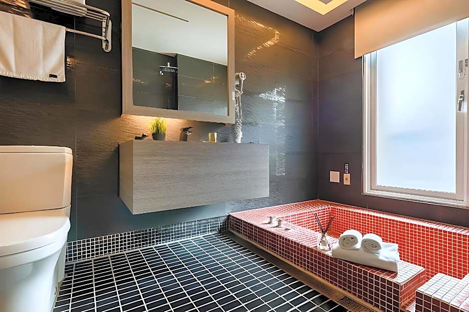 YA-NOLD HOT SPRING HOTEL