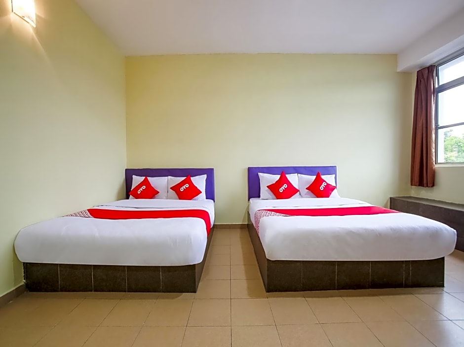 OYO 89585 Hotel Happy Inn