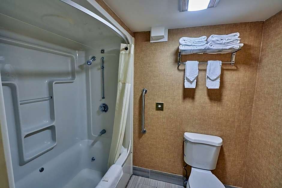 Riverview Inn & Suites