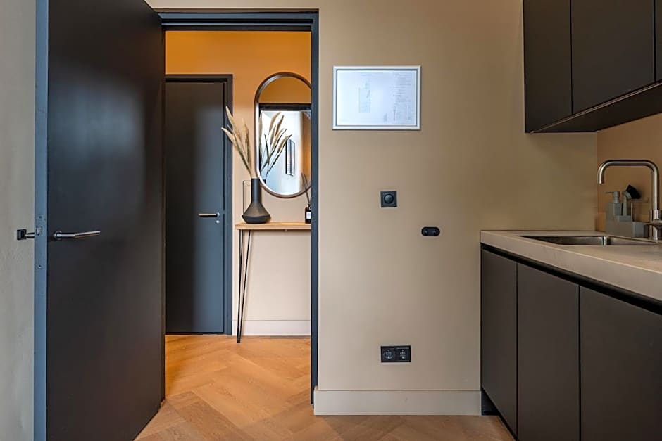Breda Apartment w Kitchen & Private Bathroom 2p