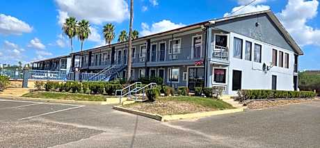 Deluxe Inn Airport