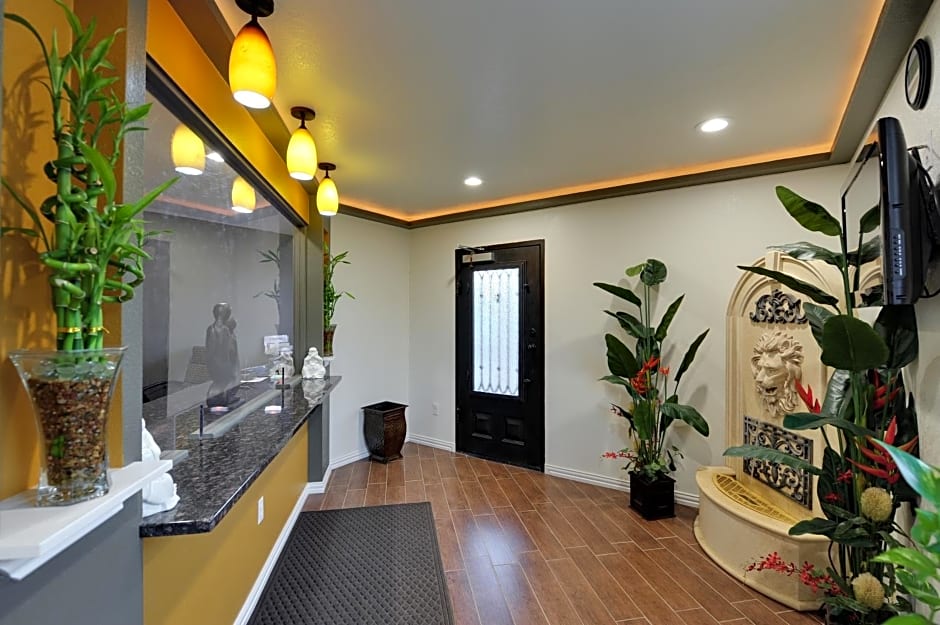 Romantic Inn & Suites