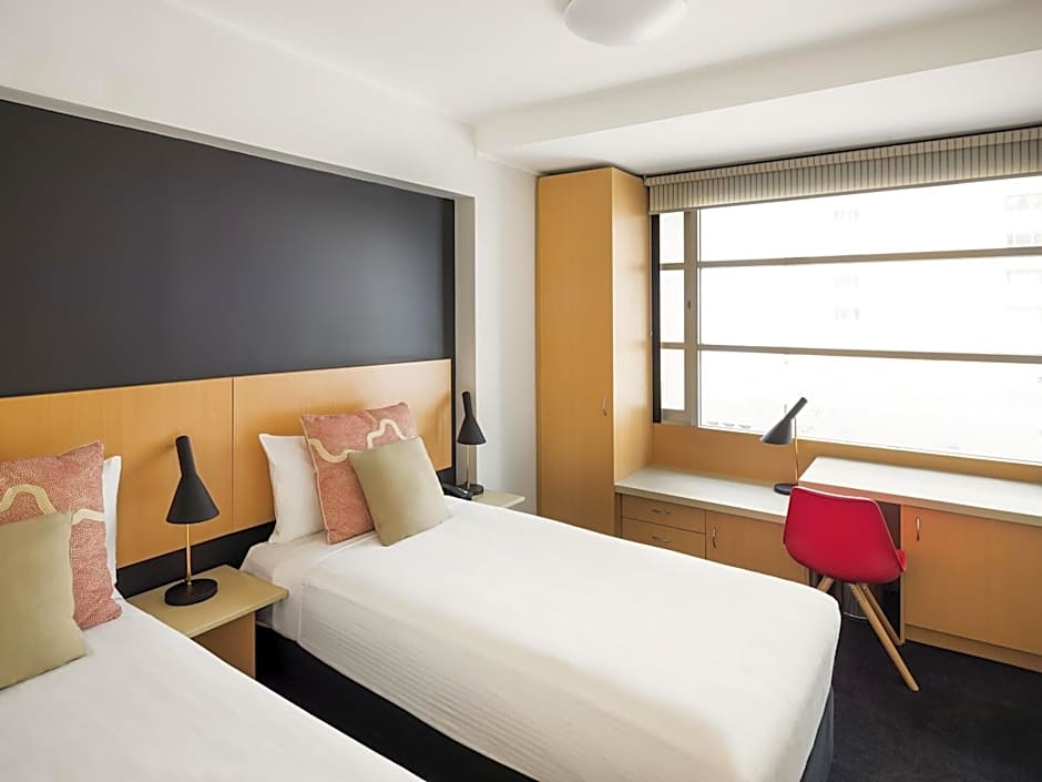 Hotel Ibis World Square