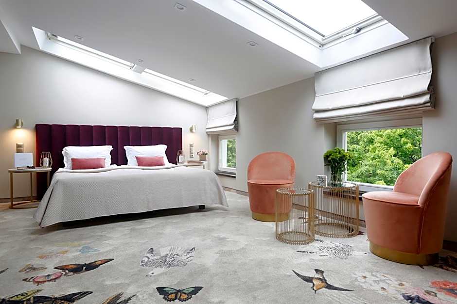 Queen Boutique Hotel