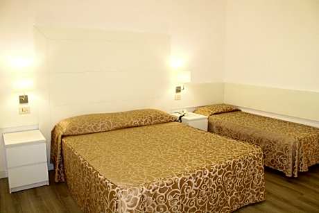 Double Room with Balcony and Seafront