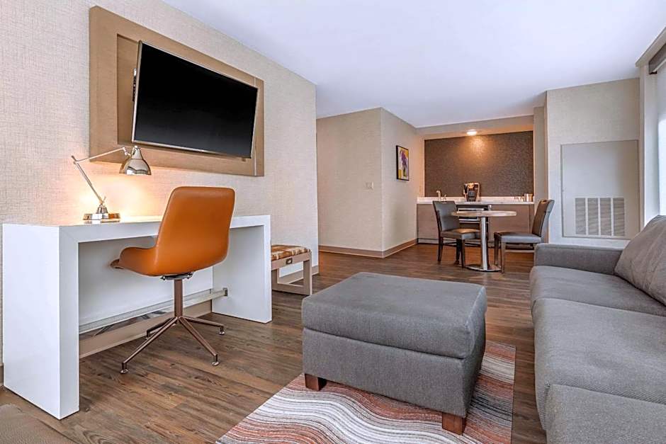 Cambria Hotel Milwaukee Downtown