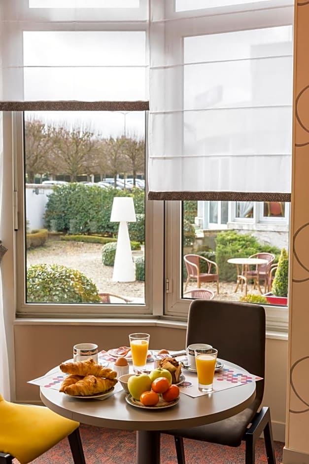 The Originals Boutique, Hotel Normandie, Auxerre Room Service assure!