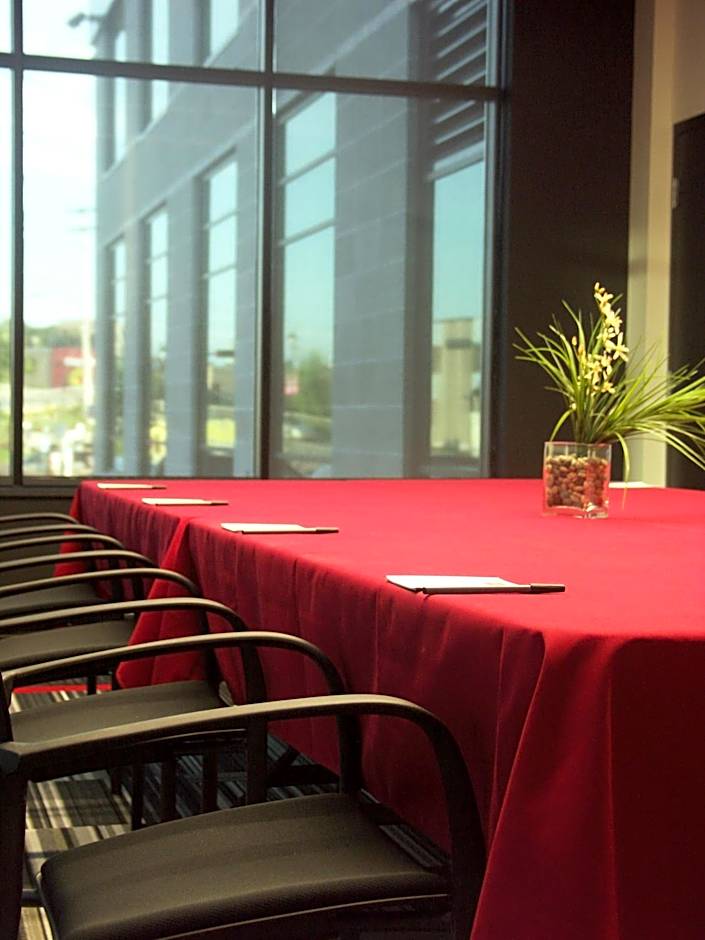 Grand Times Hotel Sherbrooke