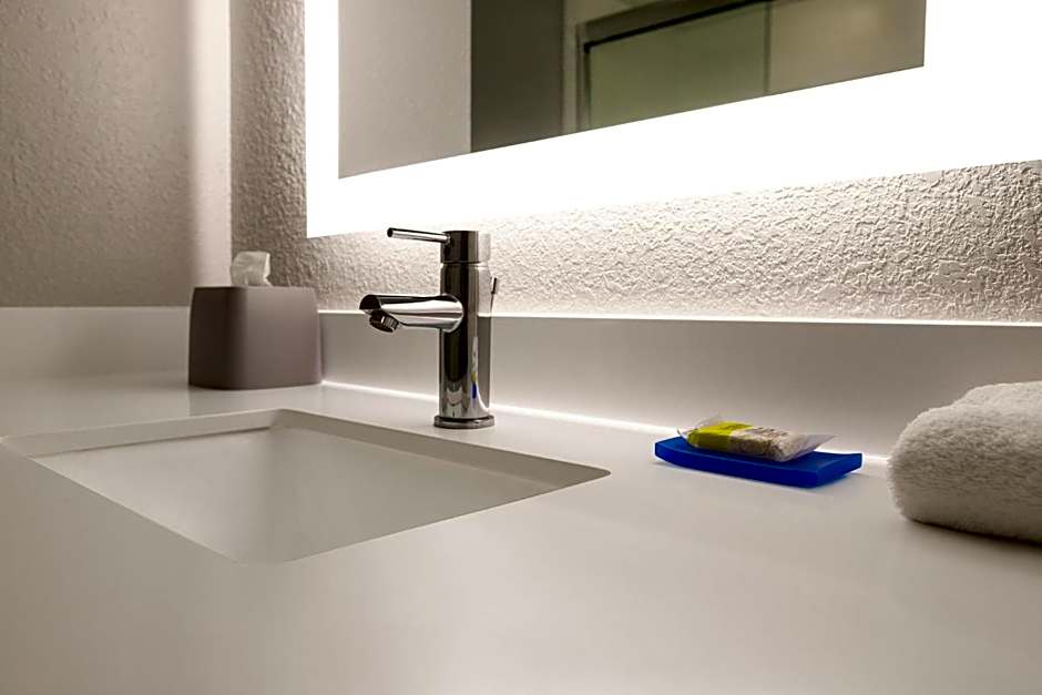 Holiday Inn Express Hotel & Suites Pembroke Pines Sheridan Street By IHG