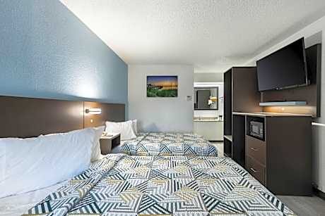 2 Full Beds | Suite, Non-Smoking, Micfridge