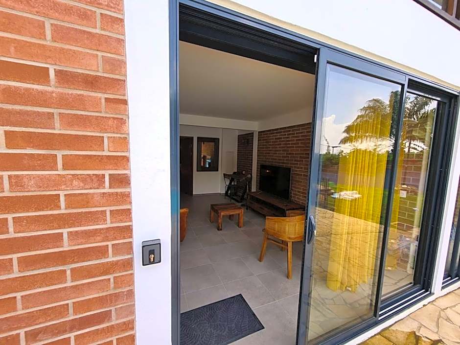 Shikoa Sobole - Le Morpho et l'Ara