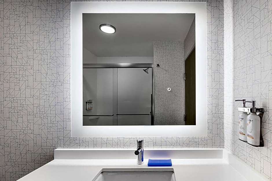Holiday Inn Express and Suites Gilbert - East Mesa By IHG