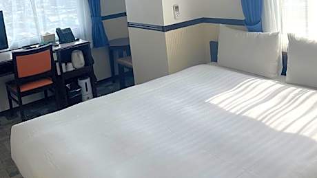 Queen Room - Non-Smoking