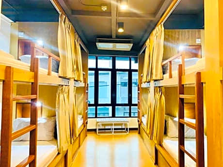 Bed in 10-Bed Mixed Dormitory Room