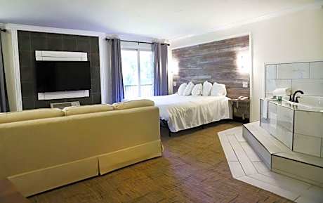 King Suite with Spa Bath - Honeymoon Room/Non-Smoking