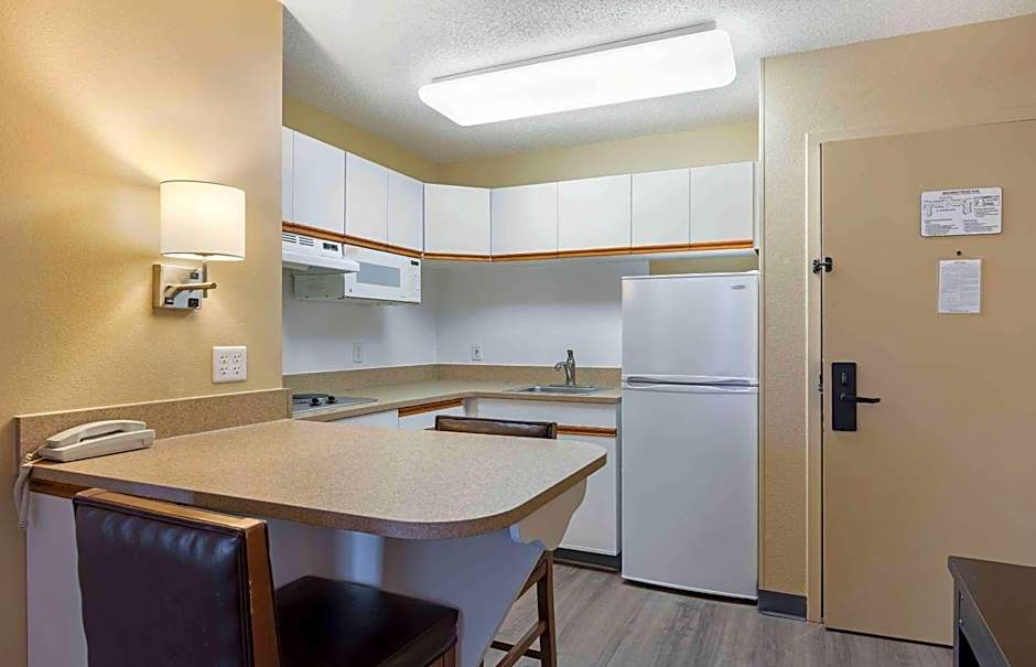 Extended Stay America Select Suites - St. Louis - Airport - Central