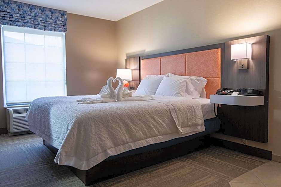 Photo 1 of 5 of 1 King Bed, Jetted Tub