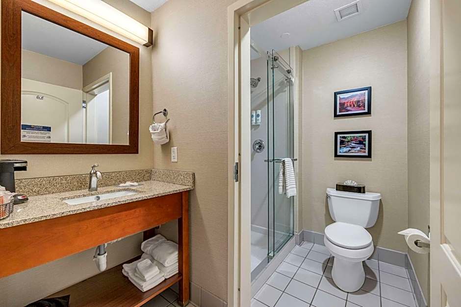 Comfort Inn & Suites Logan Near University