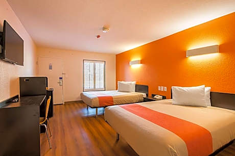 Deluxe Queen Room with Two Queen Beds