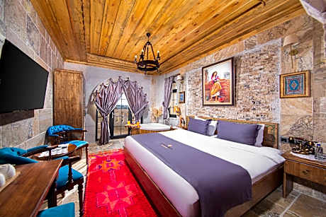 Junior Suite with Jacuzzi and Garden