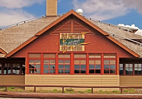 Old Faithful Snow Lodge & Cabins