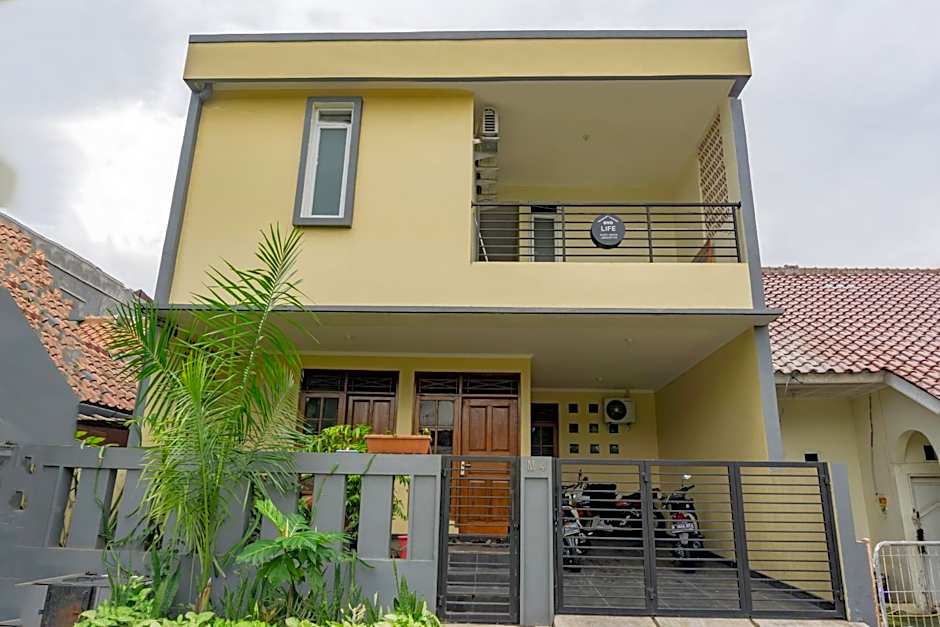 OYO Life 2216 Griya Jakasetia