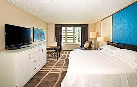 1 King 1 Bedroom Suite with Parlor