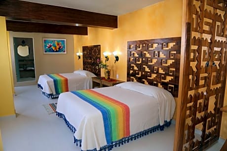 Deluxe Queen Suite