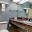 Econo Lodge Inn & Suites Philadelphia MS