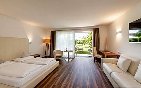 Junior Suite with Garden View