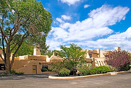 Sagebrush Inn & Suites